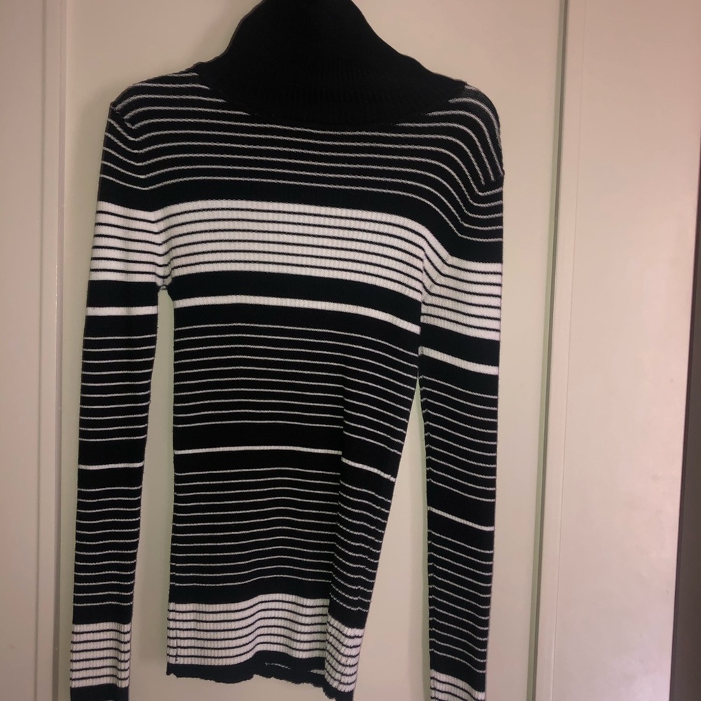 Black and white Turtle neck